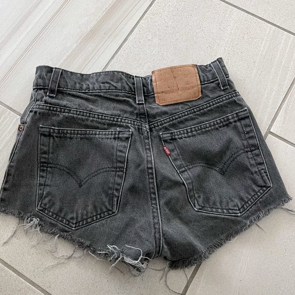 LEVIS DISTRESSED SHORTS - Picture 2 of 4